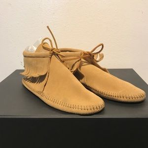 Minnetonka Tan Suede Soft Sole Moccasins S…